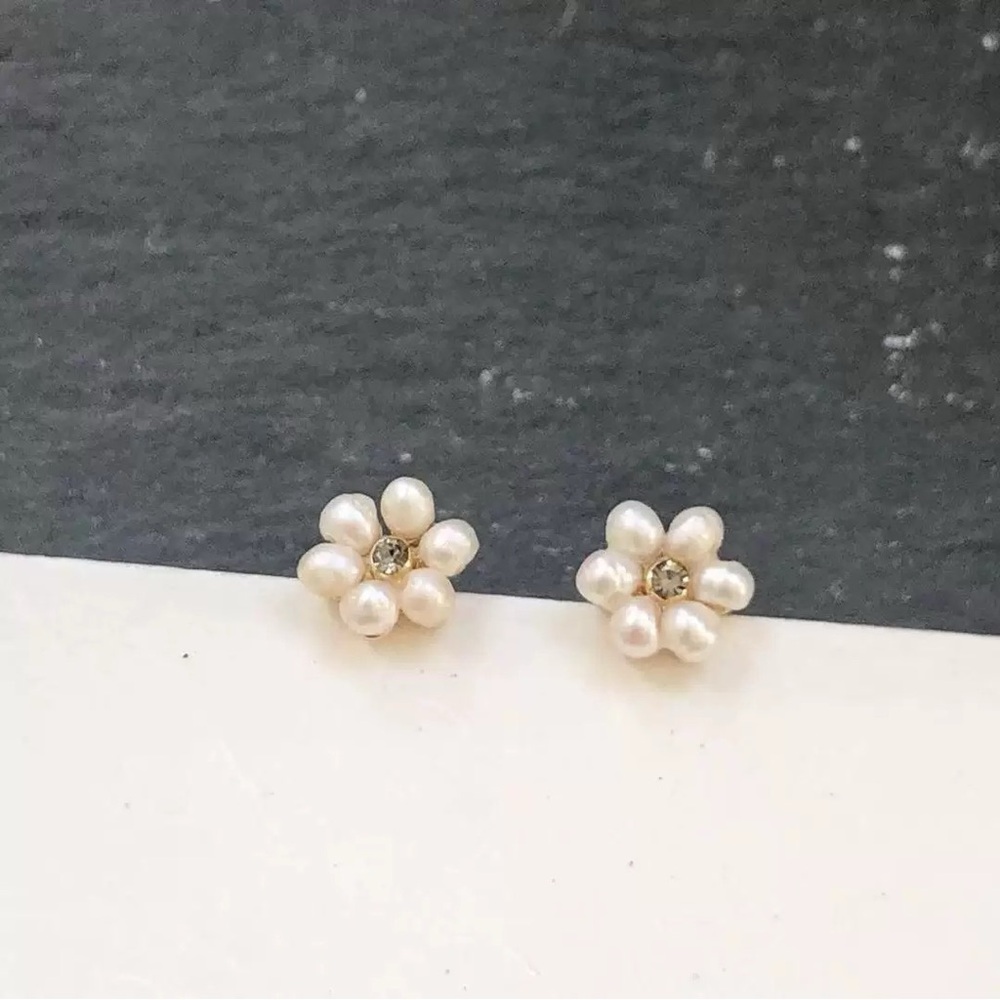 Other Stories Pearl Stud Earrings NWT - Picture 3 of 3